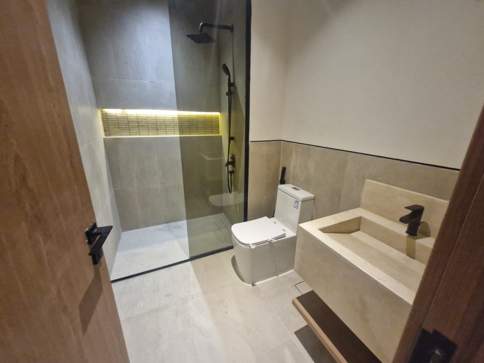 **Luxury Villa for Rent in Rital Ewan District, Roshan Front 🏡**